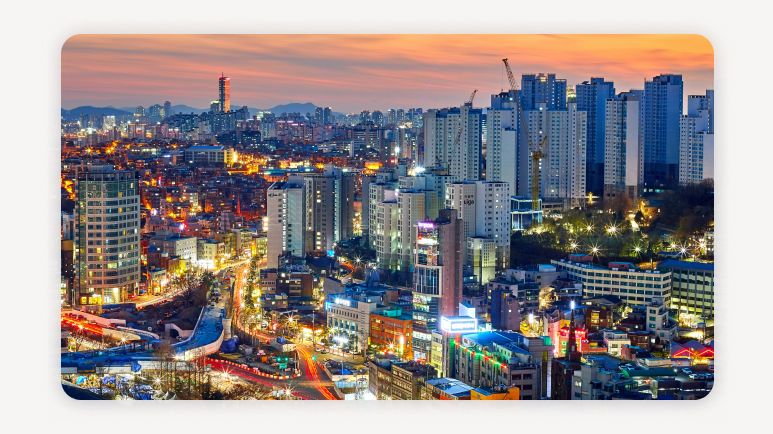 모아타운*이란 작은 필지의 노후 주택을 묶어 공동 개발하는 소규모 정비사업으로, 기반시설 개선과 용적률 완화를 통해 대단지 조성이 가능해지는 제도예요.