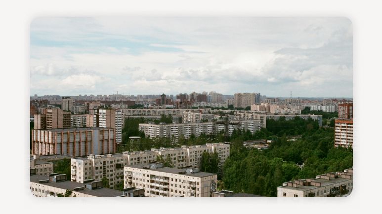 모아타운*이란 작은 필지의 노후 주택을 묶어 공동 개발하는 소규모 정비사업으로, 기반시설 개선과 용적률 완화를 통해 대단지 조성이 가능해지는 제도예요.