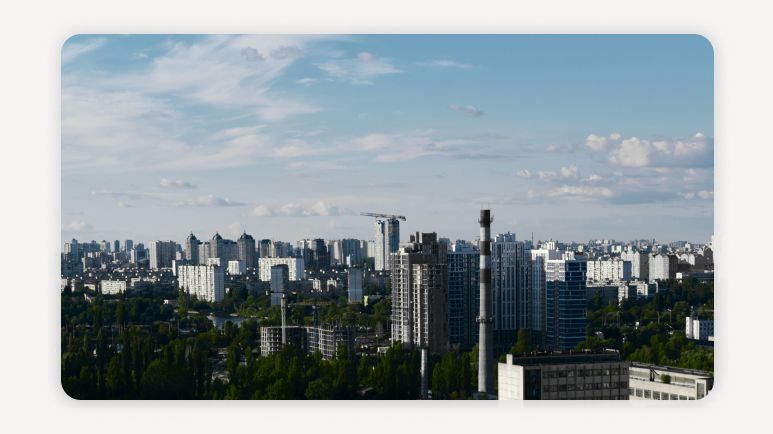 모아타운*이란 작은 필지의 노후 주택을 묶어 공동 개발하는 소규모 정비사업으로, 기반시설 개선과 용적률 완화를 통해 대단지 조성이 가능해지는 제도예요.