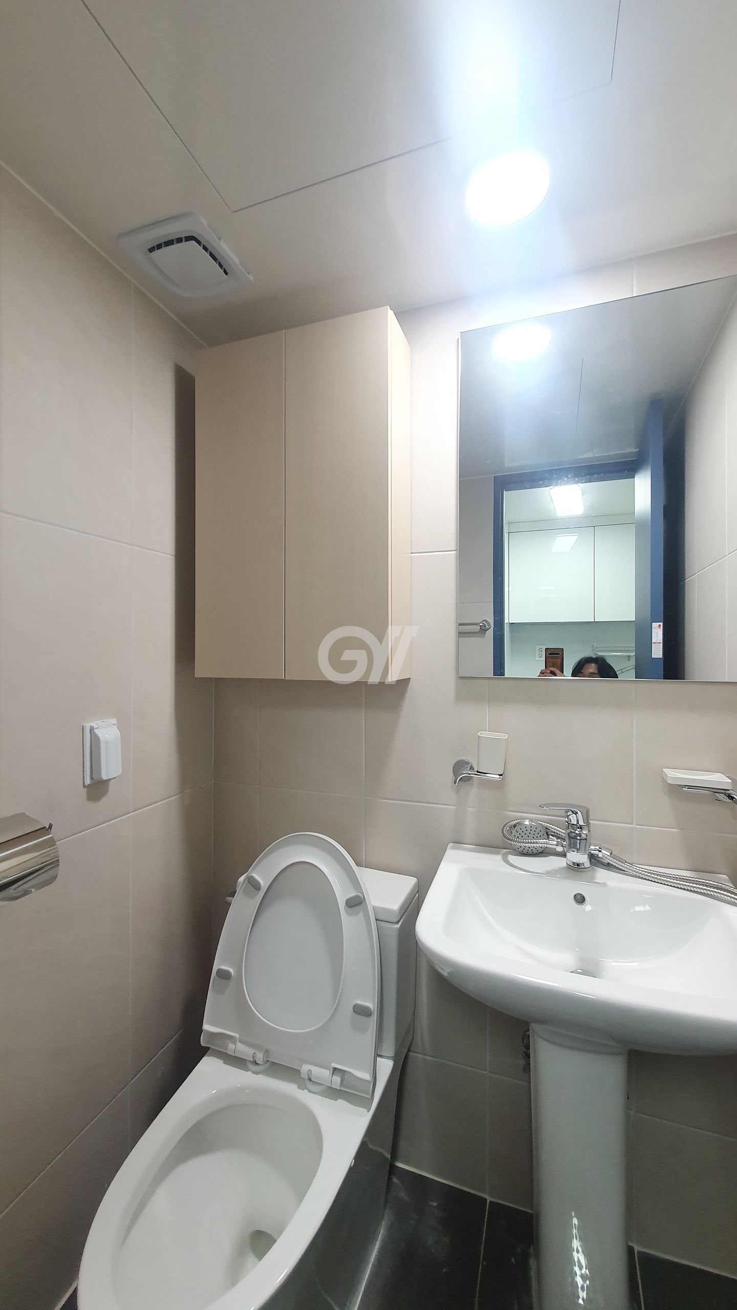 신림동 남향 원룸 욕실 공간 (참고 이미지)