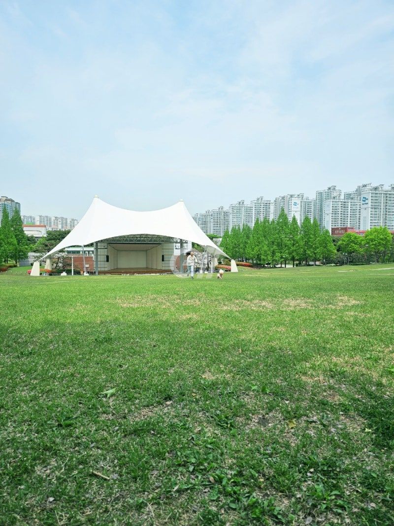 인계동 반려동물 원룸 인근 공원 야외무대 (참고 이미지)
